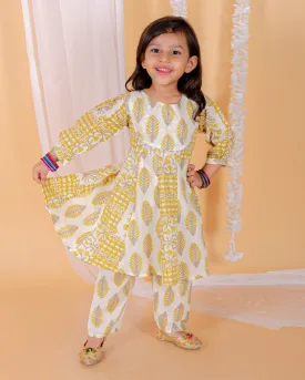 Madhupeela Girls Floral Print Anarkali Kurta Set