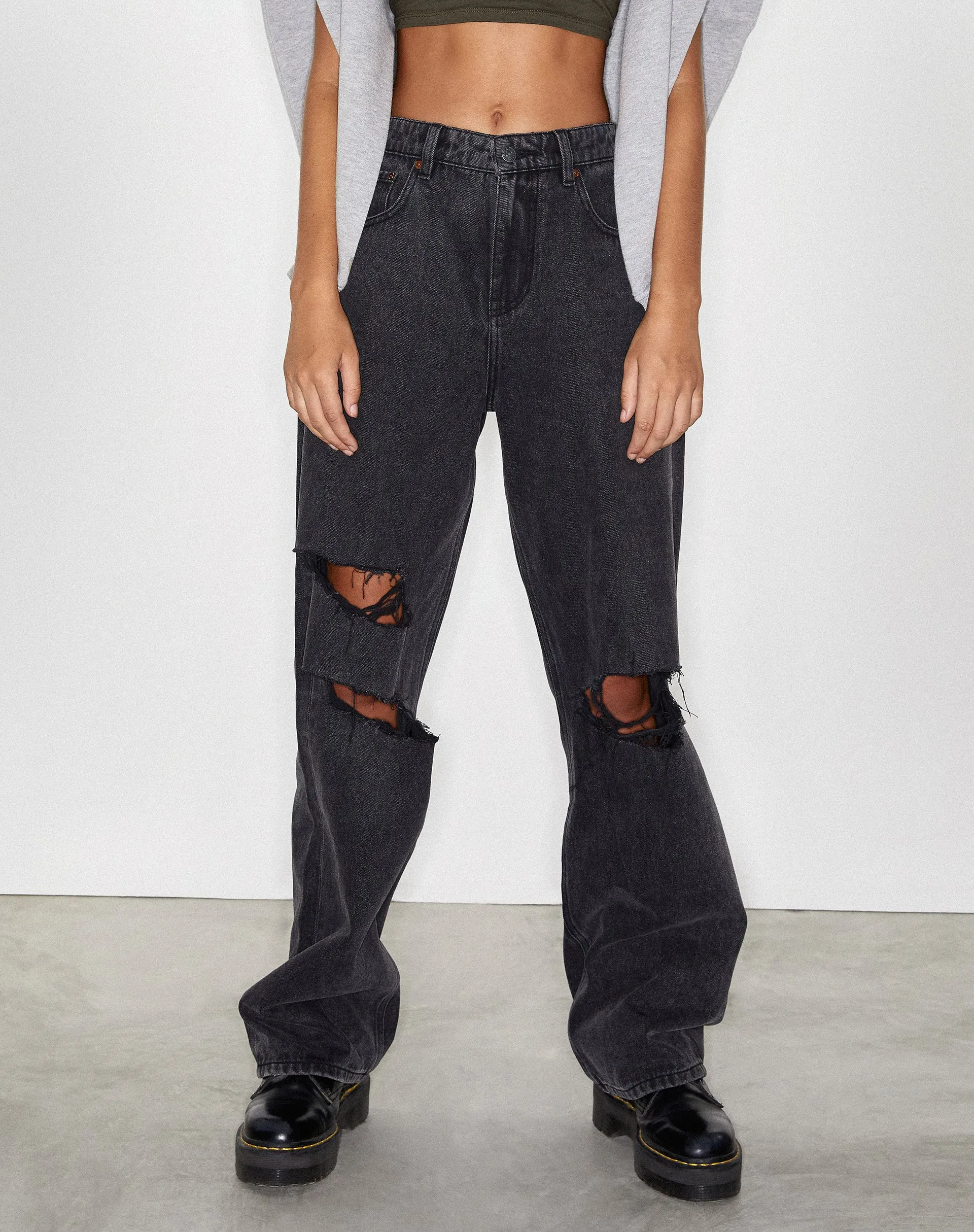 Rips Parallel Jeans in Black Wash